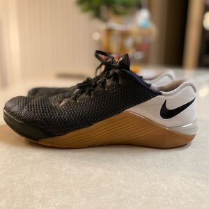 Nike Metcon 5 Black & Gum